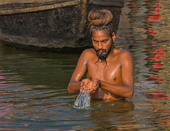 Worshipper in Varanasi 0754
